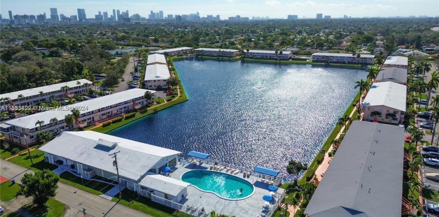 Condominio en Hallandale Beach, Florida, 1 dormitorio  № 1305285