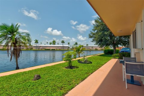 Condo in Hallandale Beach, Florida, 1 bedroom  № 1305285 - photo 20