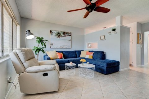 Condominio en venta en Hallandale Beach, Florida, 1 dormitorio, 58.06 m2 № 1305285 - foto 5