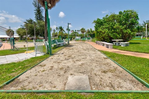 Condo in Hallandale Beach, Florida, 1 bedroom  № 1305285 - photo 28