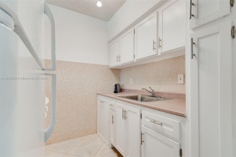 Condominio en venta en Hallandale Beach, Florida, 1 dormitorio, 58.06 m2 № 1305285 - foto 9