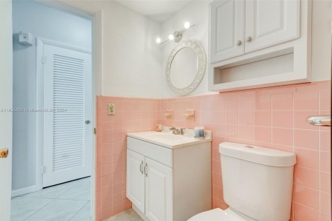 Condo in Hallandale Beach, Florida, 1 bedroom  № 1305285 - photo 14