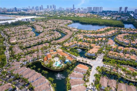 Casa en venta en Aventura, Florida, 5 dormitorios, 267.28 m2 № 1305693 - foto 6