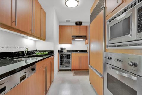 Condo in Miami, Florida, 1 bedroom  № 527408 - photo 4