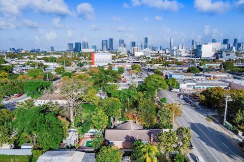 Villa ou maison à vendre à Miami, Floride: 3 chambres, 85.84 m2 № 527373 - photo 3