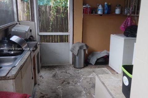 House in Miami, Florida 3 bedrooms, 85.84 sq.m. № 527373 - photo 15