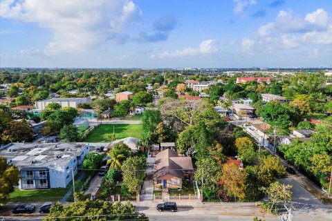 Villa ou maison à vendre à Miami, Floride: 3 chambres, 85.84 m2 № 527373 - photo 1