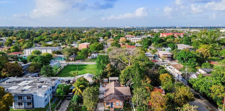 Casa en Miami, Florida 3 dormitorios, 85.84 m2 № 527373