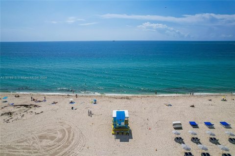 Condo in Miami Beach, Florida, 1 bedroom  № 1409213 - photo 19