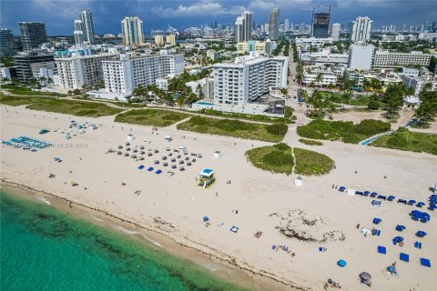 Condo in Miami Beach, Florida, 1 bedroom  № 1409213 - photo 15