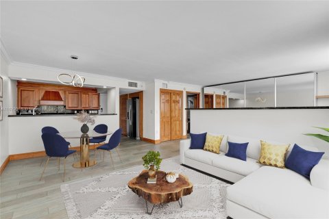 Condo in Miami Beach, Florida, 1 bedroom  № 1409213 - photo 6