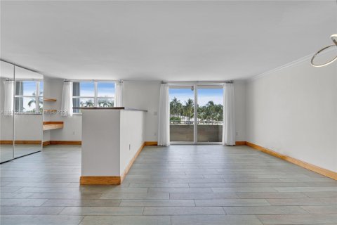 Condo in Miami Beach, Florida, 1 bedroom  № 1409213 - photo 3