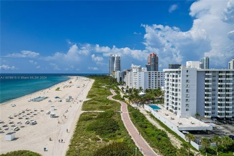 Condo in Miami Beach, Florida, 1 bedroom  № 1409213 - photo 1