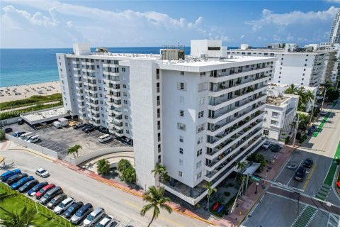 Condo in Miami Beach, Florida, 1 bedroom  № 1409213 - photo 13