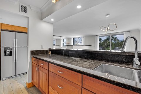 Condo in Miami Beach, Florida, 1 bedroom  № 1409213 - photo 9