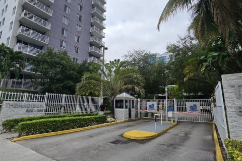 Купить кондоминиум в Майами, Флорида 1 спальня, 55.09м2, № 1011431 - фото 9