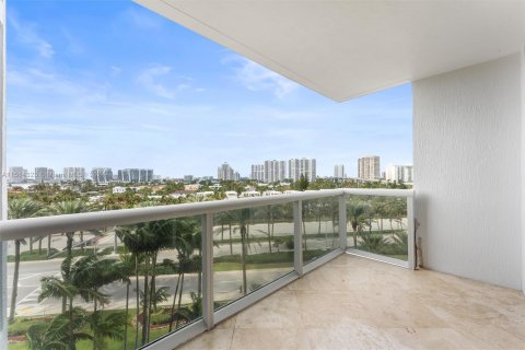 Condominio en venta en Sunny Isles Beach, Florida, 3 dormitorios, 246.1 m2 № 948707 - foto 24