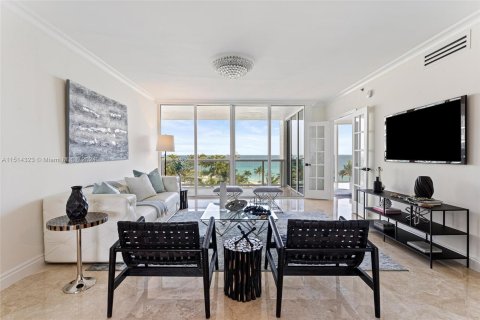 Condo in Sunny Isles Beach, Florida, 3 bedrooms  № 948707 - photo 1