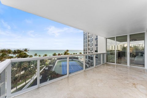 Condo in Sunny Isles Beach, Florida, 3 bedrooms  № 948707 - photo 22