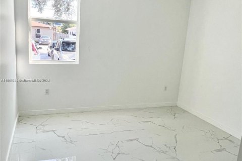 House in Miami, Florida 4 bedrooms, 111.48 sq.m. № 1386183 - photo 7