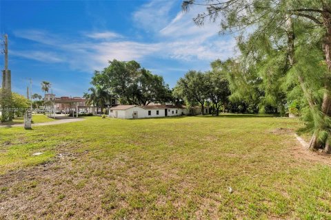 Propiedad comercial en venta en Davie, Florida № 1281486 - foto 9