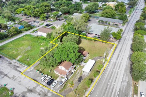 Propiedad comercial en venta en Davie, Florida № 1281486 - foto 1