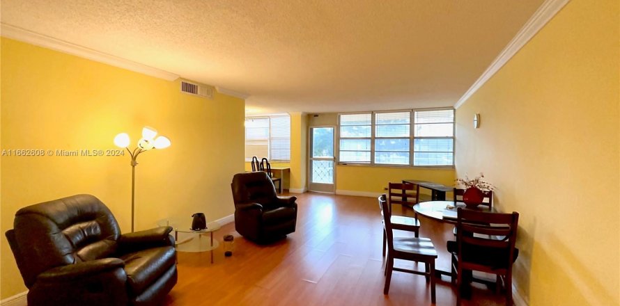 Condo in Sunny Isles Beach, Florida, 1 bedroom  № 1379028