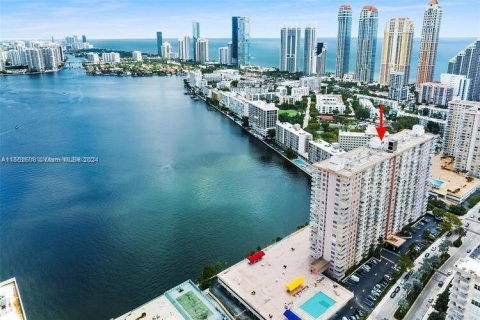 Condo in Sunny Isles Beach, Florida, 1 bedroom  № 1379028 - photo 11