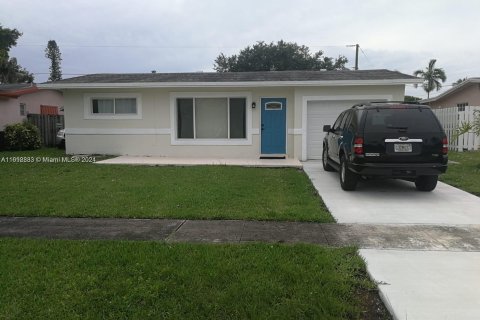 House in Sunrise, Florida 2 bedrooms, 91.14 sq.m. № 1237813 - photo 2