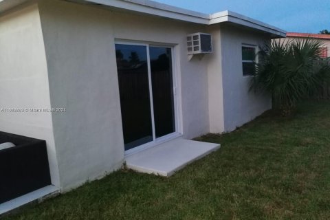 Villa ou maison à vendre à Sunrise, Floride: 2 chambres, 91.14 m2 № 1237813 - photo 26