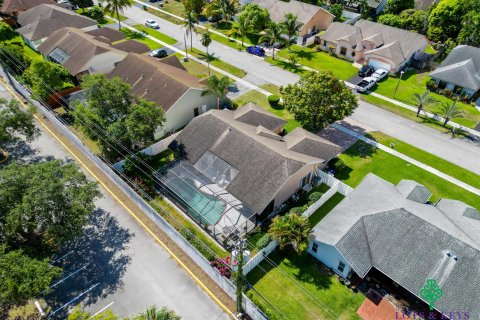 Villa ou maison à vendre à Lauderhill, Floride: 4 chambres, 174.28 m2 № 1224894 - photo 11