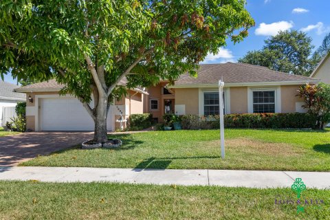 House in Lauderhill, Florida 4 bedrooms, 174.28 sq.m. № 1224894 - photo 8