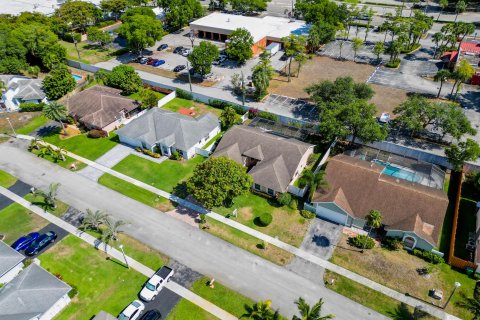 Villa ou maison à vendre à Lauderhill, Floride: 4 chambres, 174.28 m2 № 1224894 - photo 10