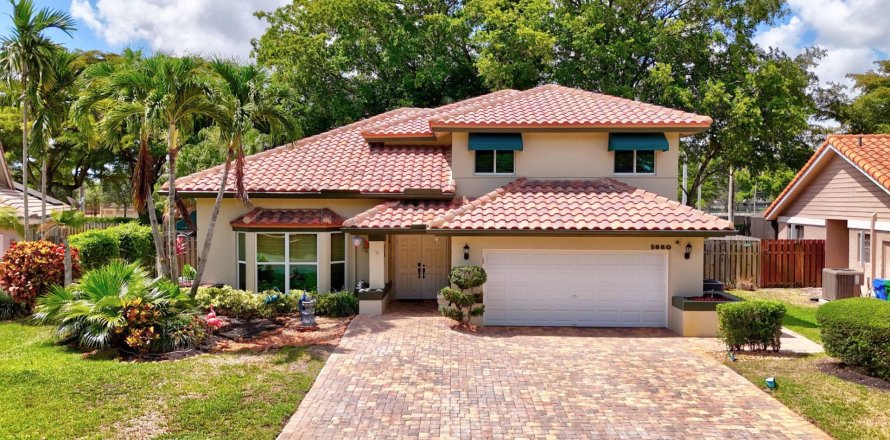 Villa ou maison à Coral Springs, Floride 4 chambres, 228.73 m2 № 1221257