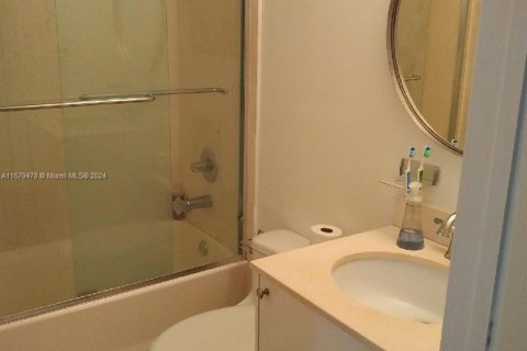 Condo in Miami, Florida, 1 bedroom  № 1153806 - photo 14