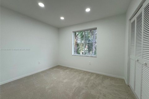 House in Hollywood, Florida 4 bedrooms, 187.85 sq.m. № 956422 - photo 15