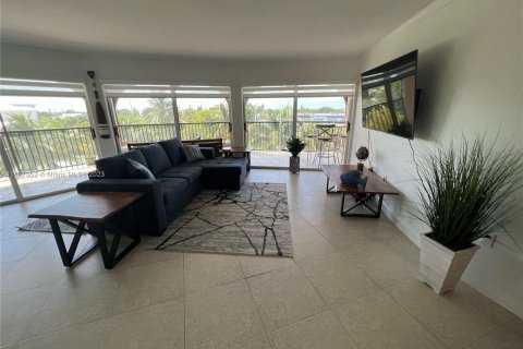 Condominio en venta en Marathon, Florida, 3 dormitorios, 153.29 m2 № 876047 - foto 1