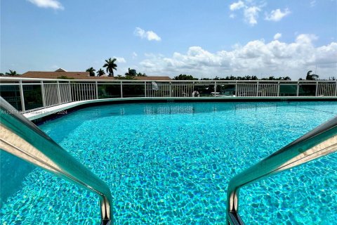 Condominio en venta en Hallandale Beach, Florida, 2 dormitorios, 107.02 m2 № 502740 - foto 19