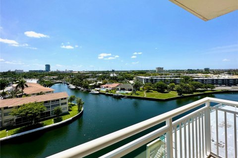 Condominio en venta en Hallandale Beach, Florida, 2 dormitorios, 107.02 m2 № 502740 - foto 14