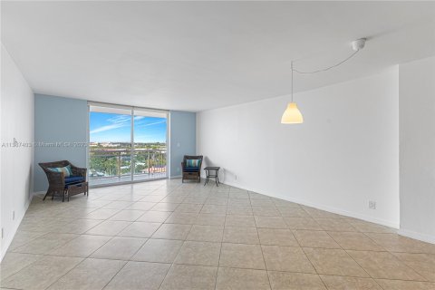 Condominio en venta en Hallandale Beach, Florida, 2 dormitorios, 107.02 m2 № 502740 - foto 4