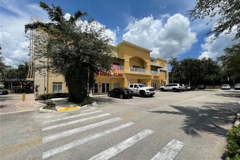 Propiedad comercial en venta en Tamarac, Florida № 1325627 - foto 30