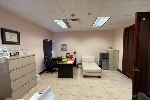 Propiedad comercial en venta en Tamarac, Florida № 1325627 - foto 16