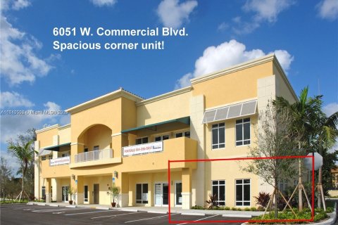 Immobilier commercial à vendre à Tamarac, Floride № 1325627 - photo 1