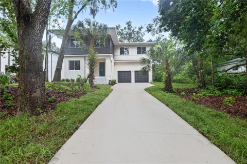 House in Tampa, Florida 5 bedrooms, 280.66 sq.m. № 1343233 - photo 3