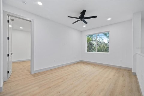 Casa en venta en Tampa, Florida, 5 dormitorios, 280.66 m2 № 1343233 - foto 25