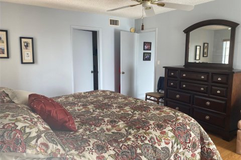 Condo in Lauderhill, Florida, 2 bedrooms  № 986901 - photo 18