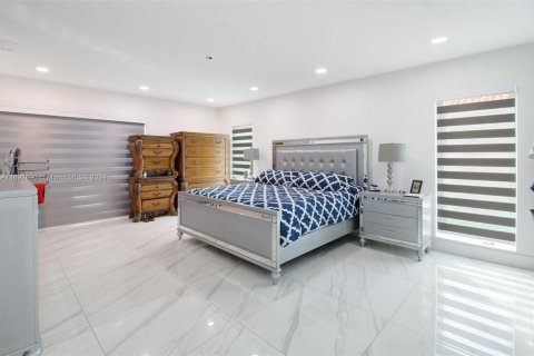 Casa en venta en Miami, Florida, 4 dormitorios, 295.8 m2 № 1440176 - foto 19