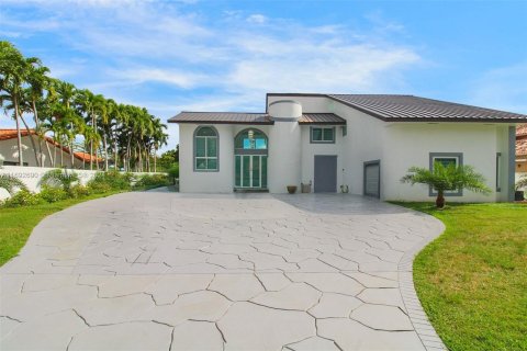 Casa en venta en Miami, Florida, 4 dormitorios, 295.8 m2 № 1440176 - foto 4