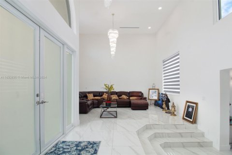 Casa en venta en Miami, Florida, 4 dormitorios, 295.8 m2 № 1440176 - foto 7