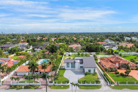 Casa en venta en Miami, Florida, 4 dormitorios, 295.8 m2 № 1440176 - foto 29